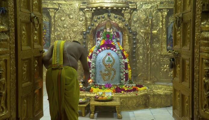 શ્રદ્ધાળુઓ સહેલાઈથી દર્શન કરી શકે તેવી વ્યવસ્થાઓ ઊભી કરવામાં આવી છે. દેશનાં ખૂણે ખૂણેથી શિવ ભક્તો રાતના જ સોમનાથ પહોચ્યા હતા. વહેલી સવારે 4 કલાકે મંદિરના દ્વાર ખુલતા શ્રદ્ધાળુઓની ભીડ જોવા મળી હતી.