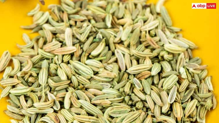 Soaking fennel seeds in water overnight and consuming it the next morning read full article in hindi सौंफ का पानी पीने से मिलते हैं गजब के फायदे, जानें किस वक्त पीना होता है ज्यादा फायदेमंद?