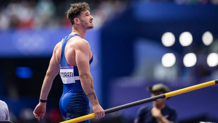 french pole vault athlete anthony ammirati gets huge offer from adult website after mishappening during paris olympics 2024 Paris Olympics 2024: प्राइवेट पार्ट ने छीना मेडल, लेकिन साथ ही दिलाया 2 करोड़ का ऑफर; करना होगा यह बड़ा काम