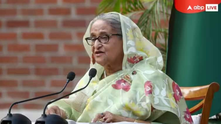 Bangladesh Government Crisis Sheikh Rehana political asylum in India in 1975 offered by Indira Gandhi शेख हसीना का इंदिरा कनेक्शन: जब परिवार का हुआ कत्लेआम तब भाग आईं थीं भारत, जानें वो किस्सा