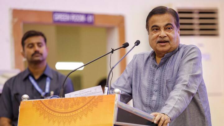 न्यूज़ एजेंसी पीटीआई के मुताबिक, केंद्रीय सड़क परिवहन एवं राजमार्ग मंत्री और नागपुर से सांसद नितिन गडकरी ने भी वित्त मंत्री निर्मला सीतारमण से जीवन बीमा और चिकित्सा बीमा प्रीमियम पर से 18 प्रतिशत वस्तु एवं सेवा कर (जीएसटी) को हटाने का अनुरोध किया था.