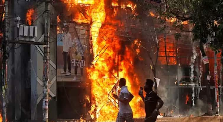 bangladesh-government-crisis-at-least-eight-people-burned-to-death-and-84-others-injured-in-residential-hotel-in-jessore Bangladesh Violence : ਪ੍ਰਦਰਸ਼ਨਕਾਰੀਆਂ ਦਾ ਆਤੰਕ, ਸ਼ੇਖ ਹਸੀਨਾ ਦੀ ਪਾਰਟੀ ਦੇ ਆਗੂ ਦੇ ਹੋਟਲ ਨੂੰ ਲਾਈ ਅੱਗ, 8 ਲੋਕਾਂ ਨੂੰ ਜ਼ਿਉਂਦਾ ਸਾੜਿਆ