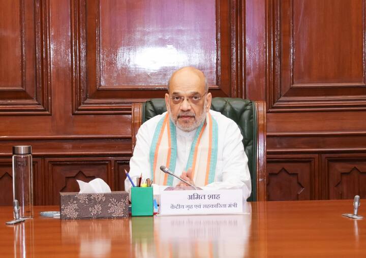 यह पूछे जाने पर कि केंद्रीय गृह मंत्री अमित शाह को लेकर क्या सोचते हैं? हिंदी न्यूज चैनल न्यूज 24 को अवध ओझा ने बताया कि वह चाणक्य हैं.