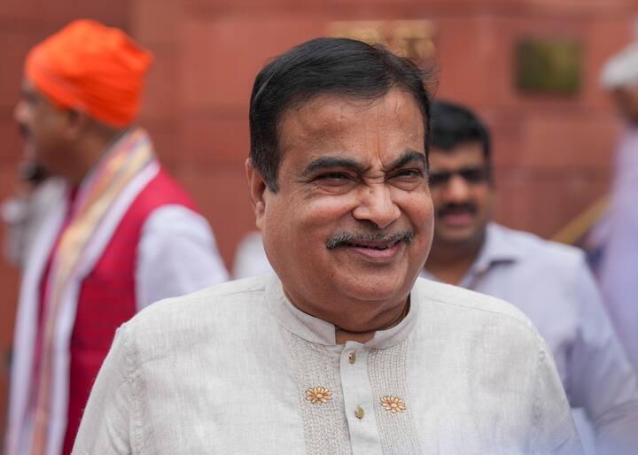 वित्त मंत्री को लिखे पत्र में गडकरी ने नागपुर मंडल जीवन बीमा निगम कर्मचारी संघ की चिंताओं को उठाया, जिसने बीमा उद्योग के मुद्दों के संबंध में उन्हें एक ज्ञापन सौंपा था.