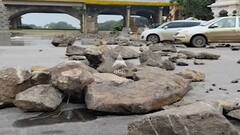 नाशिकच्या पुराची भयंकर प्रचिती, गोदाघाटावर भलेमोठे दगड आले वाहून, पाहा PHOTOS