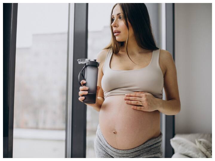 फर्टाइल विंडो (उपजाऊ समय): ओव्यूलेशन से 5 दिन पहले और ओव्यूलेशन के दिन को मिलाकर कुल 6 दिन की अवधि को फर्टाइल विंडो कहते हैं. इस समय के दौरान, गर्भधारण की संभावना सबसे अधिक होती है क्योंकि अंडाणु और शुक्राणु दोनों ही इस समय सक्रिय रहते हैं.