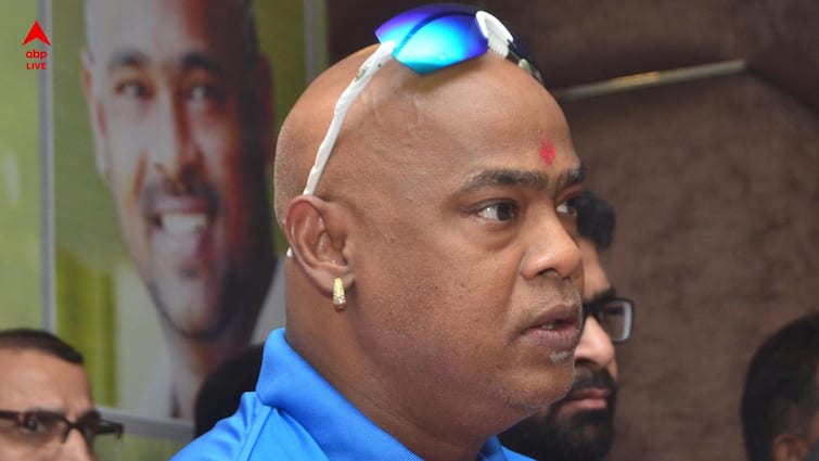 Vinod Kambli struggles to stand on his feet in viral video concern raised about his health Vinod Kambli Viral Video: ঠিকভাবে দাঁড়াতেও পারছেন না! বিনোদ কাম্বলির ভাইরাল ভিডিও দেখে উদ্বেগে ক্রিকেটপ্রেমীরা