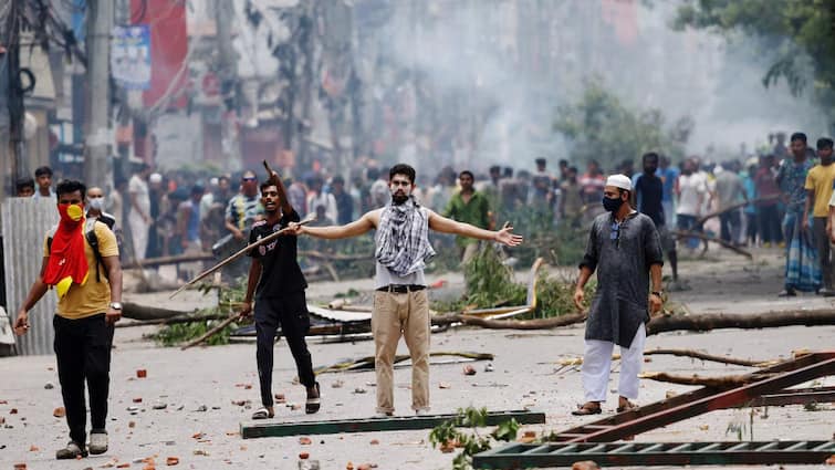 Pakistan-backed Jamaat-e-Islami student wing is the mastermind of Bangladesh crisis Bangladesh Crisis: ਬੰਗਲਾਦੇਸ਼ ਦੇ ਤਖ਼ਤਾ ਪਲਟਣ ਦੀ ਸਾਜ਼ਿਸ਼ ਲੰਦਨ 'ਚ ਰਚੀ, ਪਾਕਿਸਤਾਨ ਦੀ ISI ਦਾ ਰਿਹਾ ਹੱਥਾ, ਚੀਨ ਨੂੰ ਫਾਇਦਾ ਪਹੁੰਚਾਣ ਦਾ ਮਕਸਦ