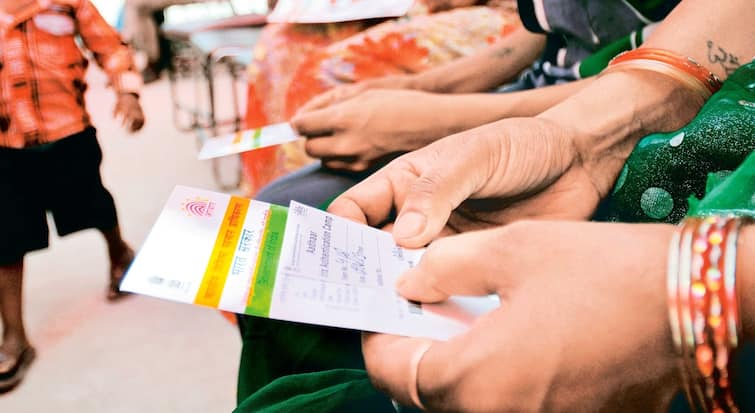 Fake Aadhar Card Scam near Pakistan Border in Sanchore CBI Investigation many arrested ANN पाकिस्तान से सटे राजस्थान के जिलों में चल रहा था 'आधार कार्ड' स्कैम, लिया जा रहा था जानवरों की आंखों का स्कैन