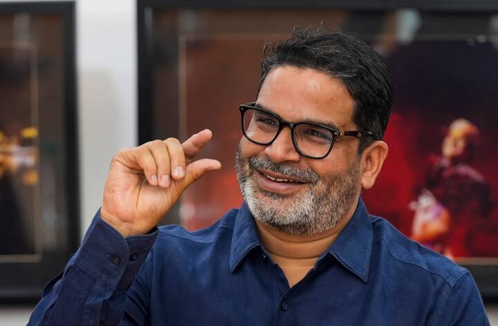 पीके ने प्रदेश की राजधानी पटना में हुई बड़ी जन सभा के दौरान साफ किया कि वह अभी भी वही काम कर रहे हैं, जो पहले किया करते थे. हालांकि, अब उसमें थोड़ा फर्क है.