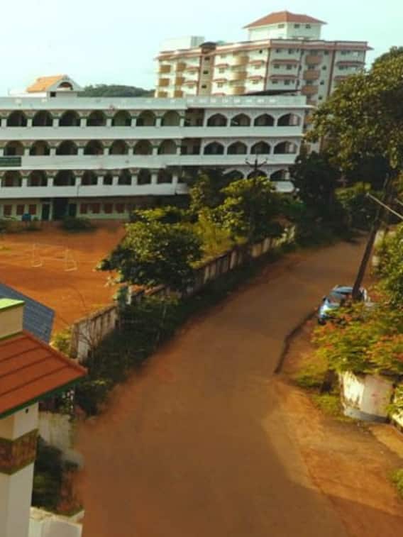 झारखंड में कितने प्राइवेट और सरकारी स्कूल हैं?