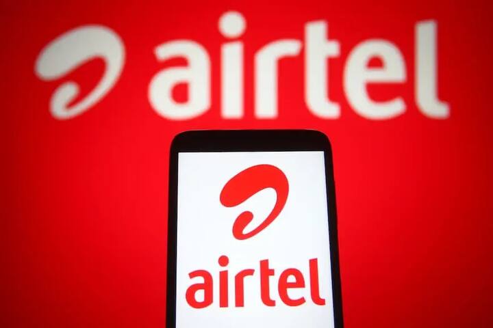 Airtel ના 1.5GB ડેટા વાળા પ્લાન  -  એરટેલનો 859 રૂપિયાનો પ્લાન યૂઝર્સમાં ઘણો લોકપ્રિય છે. આ પ્લાનમાં 1.5GB ડેટા મળે છે. આ પ્લાનની વેલિડિટી 84 દિવસની છે. આમાં અનલિમિટેડ કોલિંગ સાથે 100 SMSની સેવા ઉપલબ્ધ છે. આ સિવાય Airtel Thanks Rewards પણ ઉપલબ્ધ છે, જેમાં RewardsMini123 સબસ્ક્રિપ્શનનો લાભ પણ ઉપલબ્ધ છે.