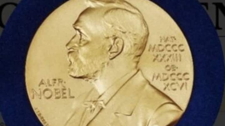 मोहम्मद यूनुस को विश्व का प्रतिष्ठित नोबेल पुरस्कार मिल चुका है. नोबेल पुरस्कार विजेताओं और वैश्विक नेताओं ने साल 2023 में बांग्लादेश की प्रधानमंत्री शेख हसीना से मोहम्मद यूनुस के खिलाफ चल रही कानूनी कार्रवाई को रोकने का अनुरोध किया था. उन पर गबन के आरोप थे.