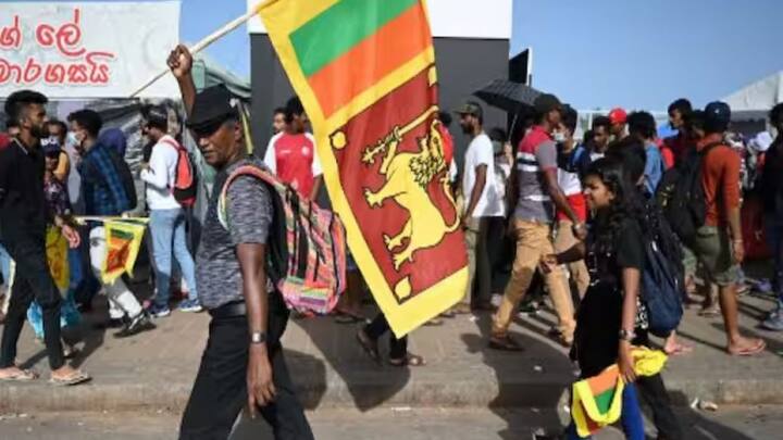 श्रीलंका में भी कुछ समय पहले बांग्लादेश जैसे हालात थे. उसके बाद विक्रमासिंघे की सरकार बनी, जो कि चीन समर्थक है. चीन के जासूसी जहाज भारत की समुद्री सीमा की मैपिंग करते रहते हैं.