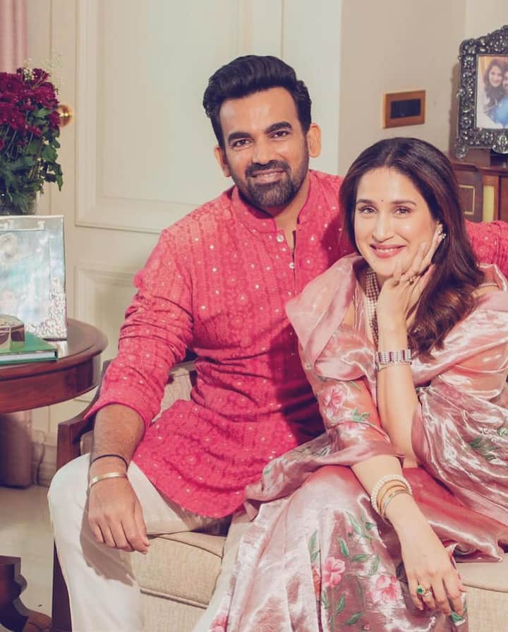 Sagarika Ghatge and Zaheer Khan - Actress Sagarika Ghatge is married to cricketer Zaheer Khan. This couple also had a court marriage at very low cost.