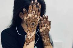 Latest Mehndi Design: इस हरियाली तीज पर ट्राई करें ये स्टाइलिश मेहंदी डिजाइन, खूबसूरत देखेंगे आपके हाथ