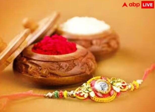 તમે બપોરે 1:30 થી 09:07 સુધી તમારા ભાઈને રાખડી બાંધી શકો છો. કારણ કે આ સમયે ભદ્રા નહીં હોય. એવું માનવામાં આવે છે કે રાખડી હંમેશા ભદ્રા વગરના શુભ મુહૂર્તમાં બાંધવી જોઈએ. તેથી ભદ્રા કાળમાં ક્યારેય પણ રાખડી ન બાંધો કે કોઈ પણ શુભ કાર્ય ન કરો.