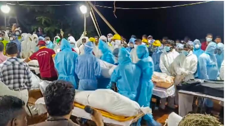 Wayanad Landslides Death Toll Rises to 404 Mass Burials Kerala Continue on Day 8 — Updates Meppadi Chooralmala Wayanad Landslides: Death Toll Rises to 404, Mass Burials Continue on Day 8 — Updates