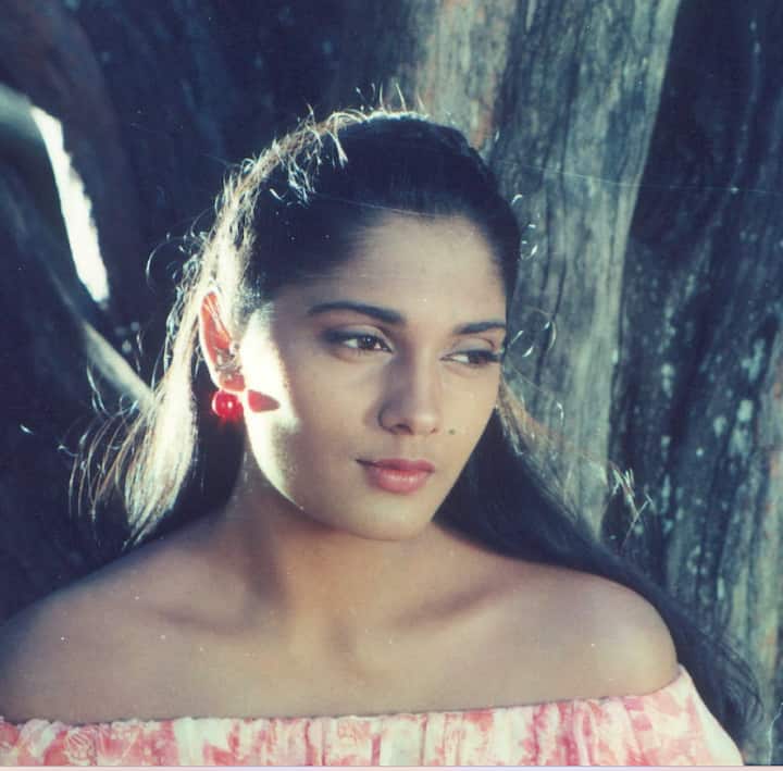 However, none of them could match the success of 'Aashiqui'. The actress has even said many times that she was trolled for her dark looks. Six years after her debut, Anu quietly moved away from acting.