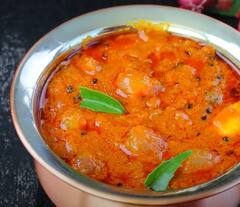 Brinjal Kaarakulambu : மணக்க மணக்க கத்தரிக்காய் காரக்குழம்பு செய்வது எப்படி?