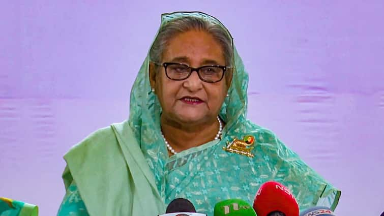 Former Prime Minister Sheikh Hasina said I resigned to save the lives of the people of the country will return to Bangladesh soon Bangladesh Crisis: 'जल्द करूंगी वापसी', शेख हसीना का विरोधियों पर हमला, बताया क्यों छोड़ा बांग्लादेश