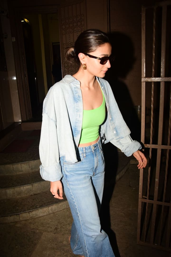 Alia rocked a denim on denim outfit, showcasing the perfect way to style the look.