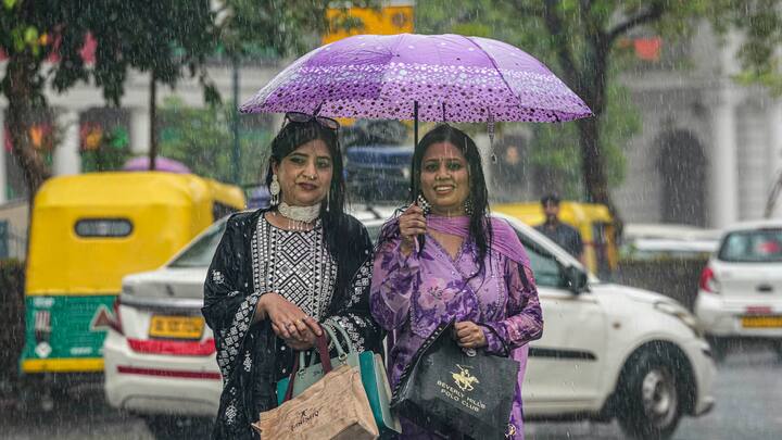 आईएमडी ने बताया कि दिल्ली में सोमवार सुबह साढ़े आठ बजे सापेक्षिक आर्द्रता का स्तर 82 प्रतिशत दर्ज किया गया. इससे पहले रविवार को अधिकतम तापमान 35 डिग्री सेल्सियस दर्ज किया गया था.