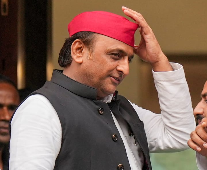 यूपी के पूर्व सीएम, समाजवादी पार्टी (सपा) के अध्यक्ष और पार्टी सांसद अखिलेश यादव पर अवध ओझा ने कहा कि वह प्रॉमिसिंग लीडर हैं और उन्होंने खुद में बड़ा सुधार किया है.