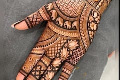 Latest Mehndi Design: इस हरियाली तीज पर ट्राई करें ये स्टाइलिश मेहंदी डिजाइन, खूबसूरत देखेंगे आपके हाथ