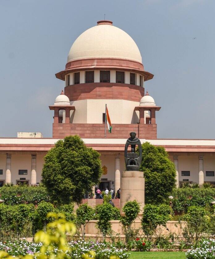 सुप्रीम कोर्ट ने यह साफ कह दिया कि 1993 में संशोधित दिल्ली एमसीडी अधिनियम धारा 3(3)(बी)(आई) के तहत बिना किसी की मदद लिए एलजी को मनोनित पार्षद चुनने का अधिकार है.