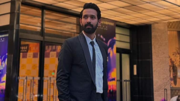 Vikrant Massey Angry At A Fan Who Filmed Him Without Consent Vikrant Massey Recalls Losing His Temper With A Fan Who Filmed Him Without Consent: 'Aap Zoo Mein...'