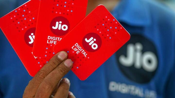 Reliance Jioનો 1.5GB ડેટા વાળા પ્લાન - Jio યૂઝર્સને 84 દિવસની વેલિડિટી સાથે 799 રૂપિયામાં 1.5GB ડેટા પ્લાન ઓફર કરે છે. આ પ્લાનમાં યૂઝર્સને અનલિમિટેડ કૉલિંગની સાથે 100 SMSની સેવા પણ મળે છે. આ સિવાય જો અન્ય ફાયદાઓની વાત કરીએ તો યૂઝરને પ્લાનમાં JioTV, JioCloud અને JioCinemaની ઍક્સેસ પણ મળે છે. આ પ્લાનમાં યૂઝર્સને અનલિમિટેડ 5G ઇન્ટરનેટ સેવા નથી મળતી. તેના માટે યુઝર્સે 2GB પ્લાન લેવો પડશે. આ સિવાય યુઝર્સ 22 દિવસની વેલિડિટી સાથે 239 રૂપિયાનો પ્લાન પણ લઈ શકે છે.