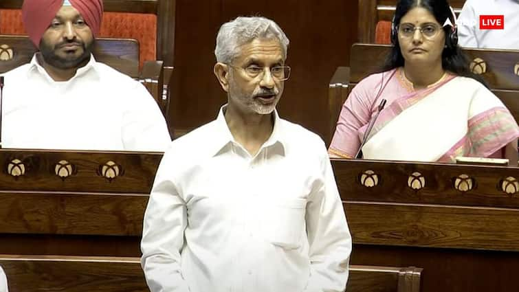 Bangladesh Crisis News Foreign minister s jaishankar said in rajyasabha on at short notice sheikh hasina had sought permission to come to india 'शॉर्ट नोटिस पर शेख हसीना ने मांगी भारत आने की इजाजत', राज्यसभा में बांग्लादेश पर और क्या बोले एस जयशंकर?