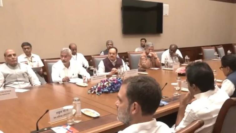 The opposition parties stood firm with the Modi government Foreign Minister praised after the meeting with Rahul Gandhi ਮੋਦੀ ਸਰਕਾਰ ਨਾਲ ਡਟ ਕੇ ਖੜ੍ਹ ਗਈਆਂ ਵਿਰੋਧੀ ਪਾਰਟੀਆਂ...ਰਾਹੁਲ ਗਾਂਧੀ ਨਾਲ ਮੀਟਿੰਗ ਮਗਰੋਂ ਵਿਦੇਸ਼ ਮੰਤਰੀ ਨੇ ਕੀਤੀ ਤਾਰੀਫ