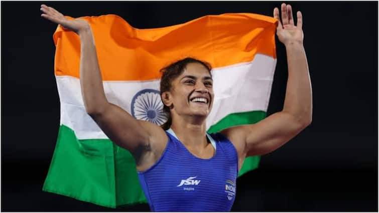 vinesh phogat beat world number one yui susaki sakshi malik babita phogat bajrang punia congratulated her semi final paris olympic 2024 Paris Olympics 2024: किसी ने कहा भारत की शेरनी तो कोई बोला लट्ठ गाड़ दिया... विनेश फोगाट की जीत पर इस अंदाज में दी गई बधाई