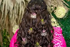 Stylish Hairstyle: साड़ी के साथ बनाएं ऐसी हेयर स्टाइल, तीज पर छा जाएंगी आप