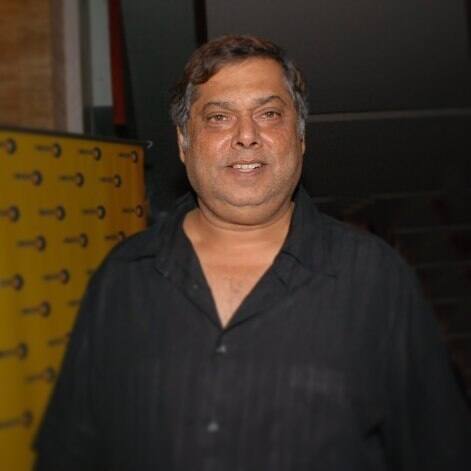 इस बात का जिक्र उन्होंने हाल ही में अपने एक इंटरव्यू में भी किया है. डेविड धवन ने गोविंदा की तारीफों के पूल बांधते हुए कहा कि वो इंडस्ट्री के ऐसे एक्टर हैं. जो आपको लंबे से लंबा सीन भी एक शॉट में करके देंगे.