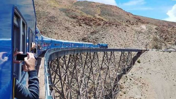 सल्टा पोलवेरिलो ट्रैक, अर्जेंटीना- साल्टा को चिली पोलवेरिलो से जोड़ने वाला 217 किमी लंबा ये ट्रेन मार्ग, अर्जेंटीना में बना हुआ है. साल 1948 में इस ट्रैक को खोला गया था, जिसका निर्माण कार्य 27 सालों तक चला था. ये रेलवे ट्रैक 4,200 की ऊंचाई पर स्थित है, सफर के दौरान ट्रेन 29 पुलों और 21 सुरंगों को पार करती है, जिसकी वजह से ये सफर खतरनाक लगता है.