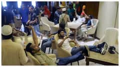 ਕੁਰਸੀ, ਪੱਖਾ, ਕੱਪੜੇ, ਬੱਤਖਾਂ ਅਤੇ ਬੱਕਰੀਆਂ... ਜਦੋਂ ਸ਼ੇਖ ਹਸੀਨਾ ਦੇ ਘਰ ਦਾਖਲ ਹੋਏ ਪ੍ਰਦਰਸ਼ਨਕਾਰੀ, ਦੇਖੋ ਕੀ -ਕੀ ਲੁੱਟਿਆ?