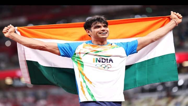 Neeraj Chopra: टोक्यो ओलंपिक में जैवलिन थ्रो में भारत का गोल्ड मेडल का सपना पूरा करने वाले खिलाड़ी नीरज चोपड़ा की नेट वर्थ करोड़ों रुपये में है. इसके साथ ही उनके पास शानदार कारों का कलेक्शन भी है.