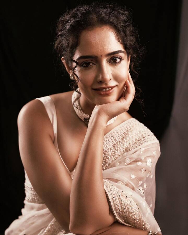 మాల్వీతో ఎఫైర్‌ పెట్టుకుని రాజ్‌ తనను వదిలించుకోవాలనుకుంటున్నాడని లావణ్య ఆరోపించింది. రాజ్ తరుణ్ తో పాటూ మాల్విపై కూడా కేసు పెట్టింది. పెద్ద రచ్చే జరుగుతోంది