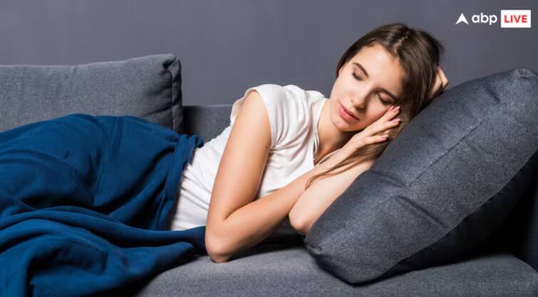 sleeping-in-the-wrong-position-can-cause-serious-illnesses-learn-the-right-way-to-sleep-here ਗਲਤ ਤਰੀਕੇ ਨਾਲ ਸੌਣ ਕਰਕੇ ਹੋ ਸਕਦੀਆਂ ਆਹ ਗੰਭੀਰ ਬਿਮਾਰੀਆਂ, ਇੱਥੇ ਜਾਣੋ ਸੌਣ ਦਾ ਸਹੀ ਤਰੀਕਾ