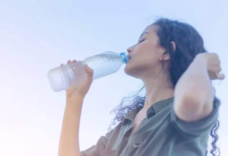 Drinking from plastic bottles could raise blood pressure પ્લાસ્ટિકની બોટલમાં પાણી પીવાથી વધી શકે છે તમારુ બ્લડ પ્રેશર, સ્ટડીમાં ચોંકાવનારો ખુલાસો