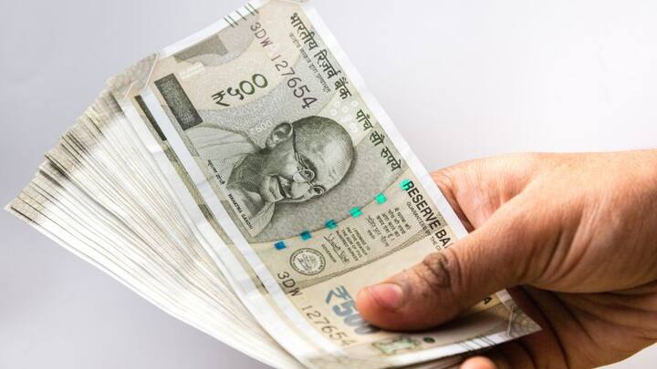 EDLI Scheme-এর অর্থ হল Employees Provident Fund Linked Insurance স্কিম, এতে আলাদা করে কোনও প্রিমিয়াম দিতে হয় না। ছবি- পিটিআই