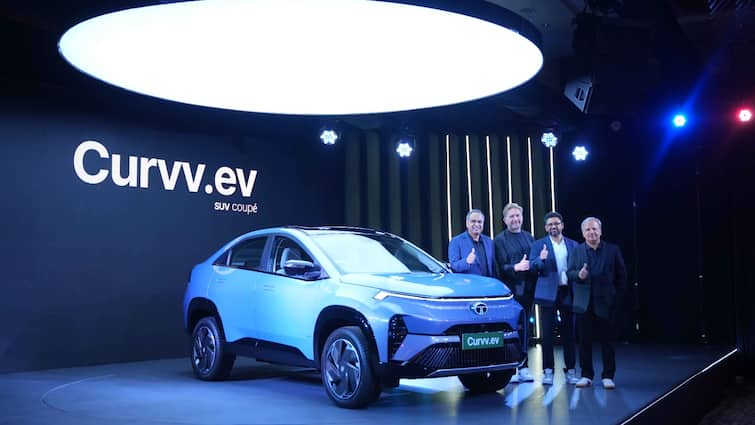 Tata Curvv EV Tata Motors Launches First Electric SUV Priced From 17 49 Lakhs Know 7 variants and features auto marathi news  Tata Curvv EV : टाटा मोटर्सने लाँच केली पहिली इलेक्ट्रिक  SUV, 17.49 लाखांपासून किंमत; जाणून घ्या 7 व्हेरियंट आणि वैशिष्ट्ये