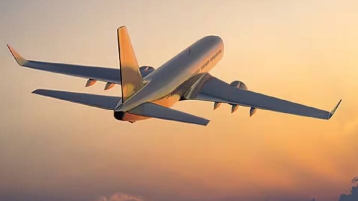 सामान्य तौर पर जब लोगों को दूर का सफर करना हो तभी वह फ्लाइट से यात्रा करना पसंद करते हैं. क्योंकि फ्लाइट की टिकट आमतौर पर ट्रेन के मुकाबले महंगी होती है.