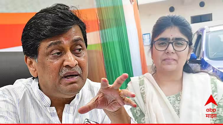 Ashok Chavan wife amita daughter Srijaya Chavan surrounded by Maratha community nanded protestors warn on reservation marathi  अशोक चव्हाणांच्या पत्नी आणि मुलीला मराठा समाजाचा घेराव; आरक्षण दिल्यानंतरच गावात पाय ठेवा, आंदोलकांचा इशारा