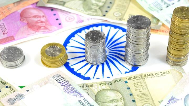 বিগত এক বছরের হিসেবে মাসিক যে পরিমাণ টাকা আপনার ইপিএফ অ্যাকাউন্টে জমা হয়েছে, তার ৩৫ গুণ কভারেজ পাবেন আপনি। ছবি- পিটিআই