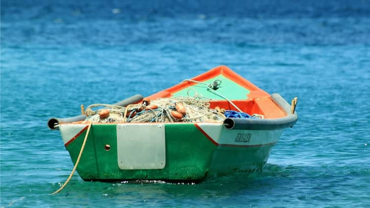 Tamil Nadu Puducherry Fishermen Three Injured Clash Over Fishing Territory Pazhaverkadu Three Injured As Tamil Nadu & Puducherry Fishermen Clash Over 'Fishing Territory'