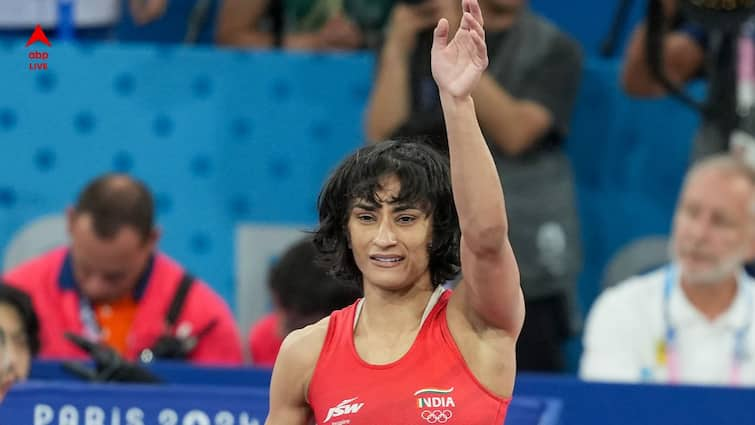 Vinesh Phogat Disqualified from Paris Olympics 2024 for overweight what are the weigh in rules explained Vinesh Phogat Disqualified: প্যারিস অলিম্পিক্সে বাতিল বিনেশ, ম্যাচের কতক্ষণ আগে মাপা হয় কুস্তিগীরদের ওজন? কী বলছে নিয়ম?